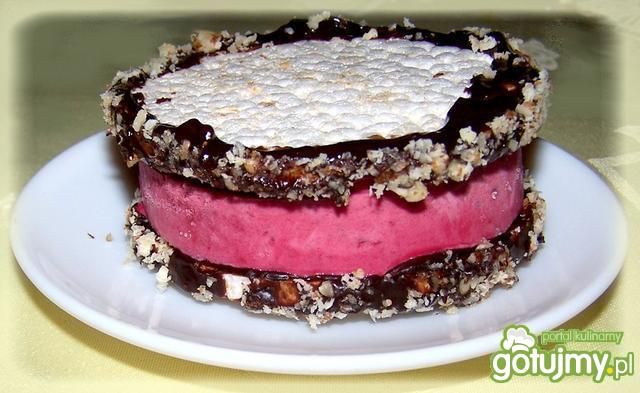 Domowe lody malinowe na waflu ryżowym Domowe lody malinowe na waflu ryżowym