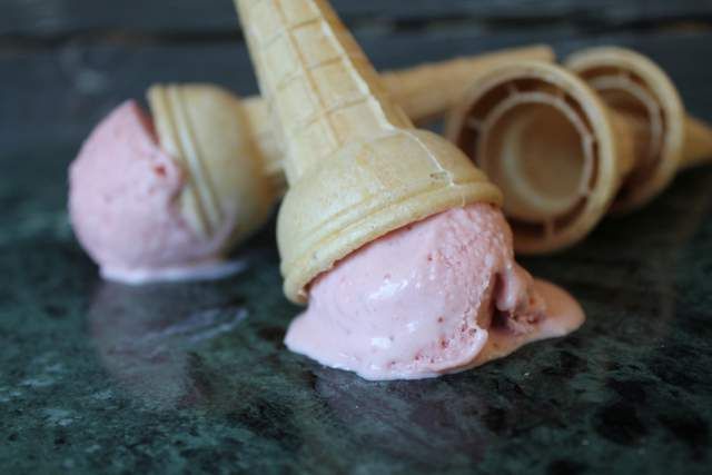 Domowe lody truskawkowe