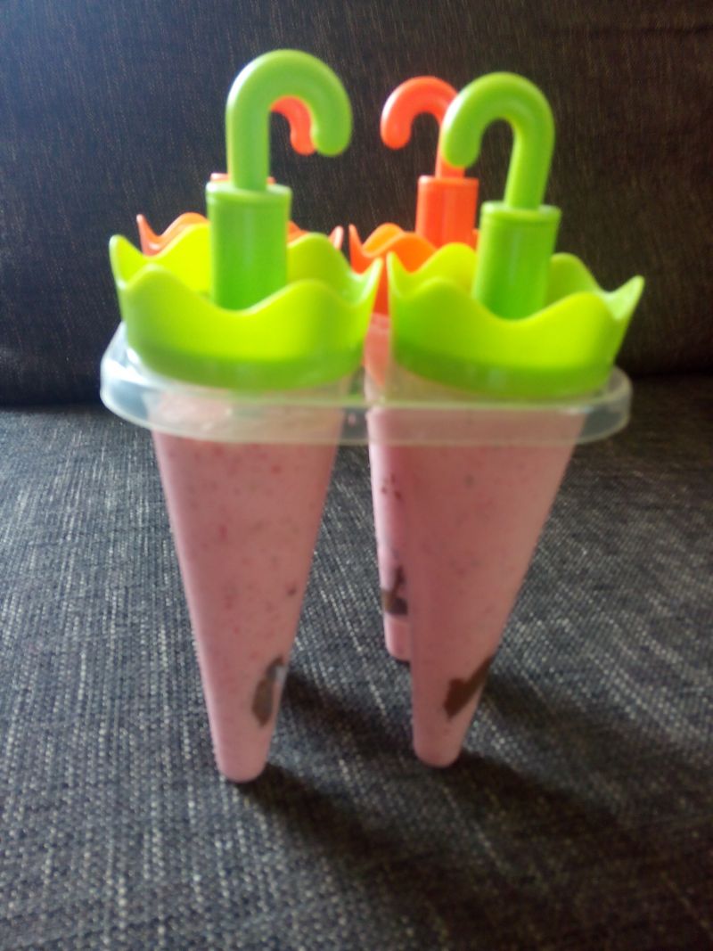 Domowe lody z truskawkami i nutellą