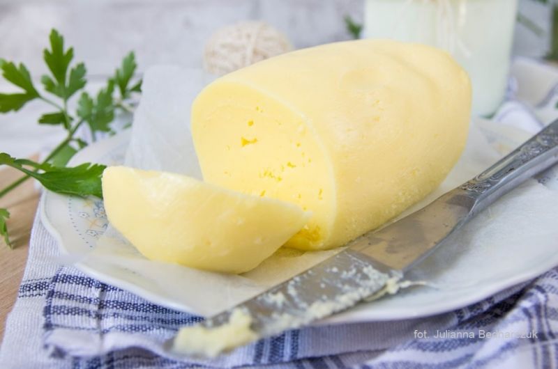 Domowe masło ze śmietany (krok po kroku) Domowe masło ze śmietany (krok po kroku)