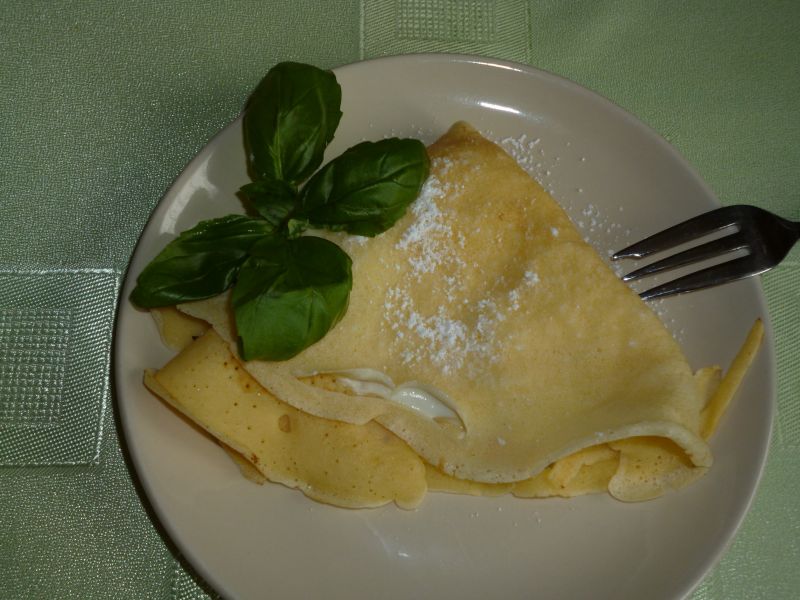 Domowe naleśniki z serkiem homogenizowanym