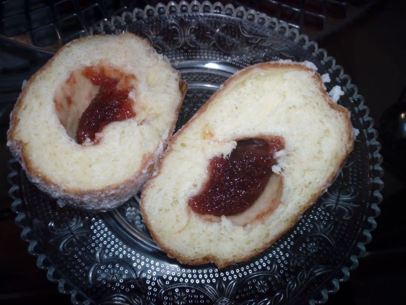 Domowe pączki z marmoladą