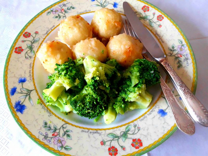 Domowe pyzy z pasztetem 