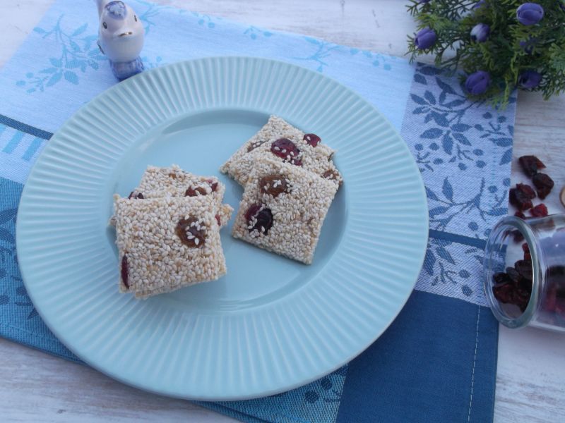 Domowe sezamki z bakaliami