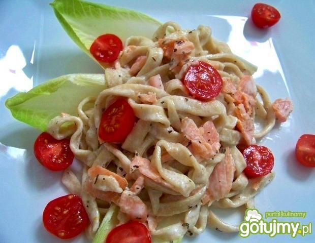Domowe tagliatelle z łososiem i żubrówką