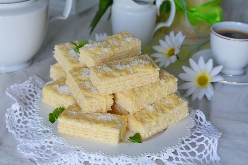 Domowe wafelki z kokosem i białą czekoladą