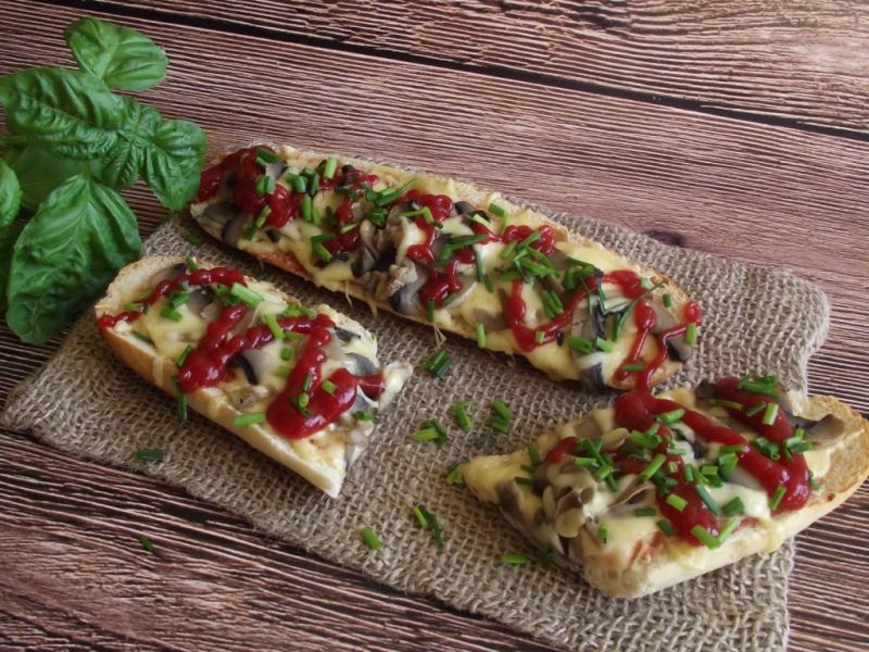 Domowe zapiekanki z gotowanymi pieczarkami