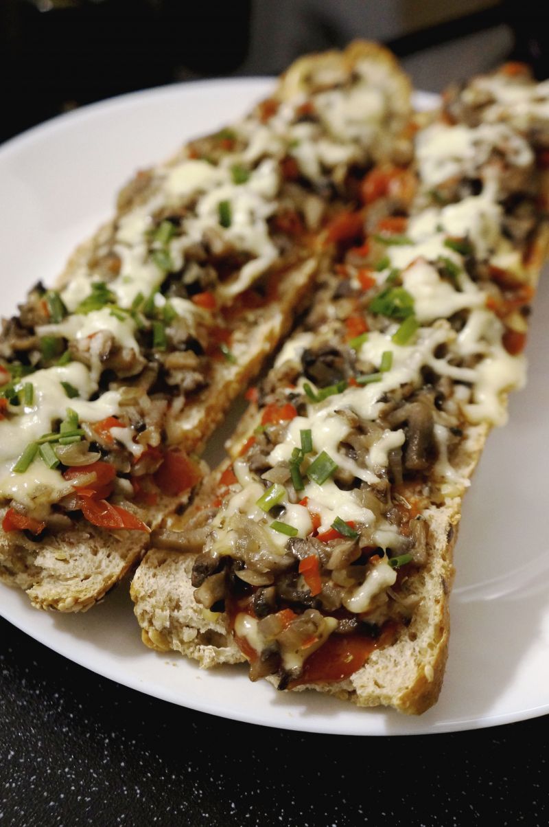 Domowe zapiekanki z mozzarellą  Domowe zapiekanki z mozzarellą