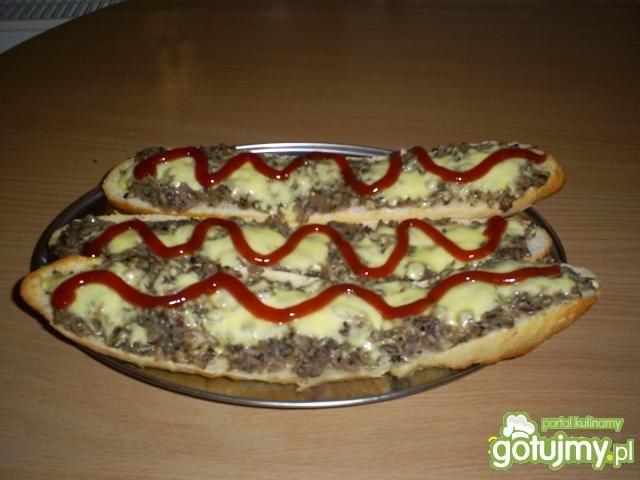 Domowe zapiekanki z pieczarkami. Domowe zapiekanki z pieczarkami.