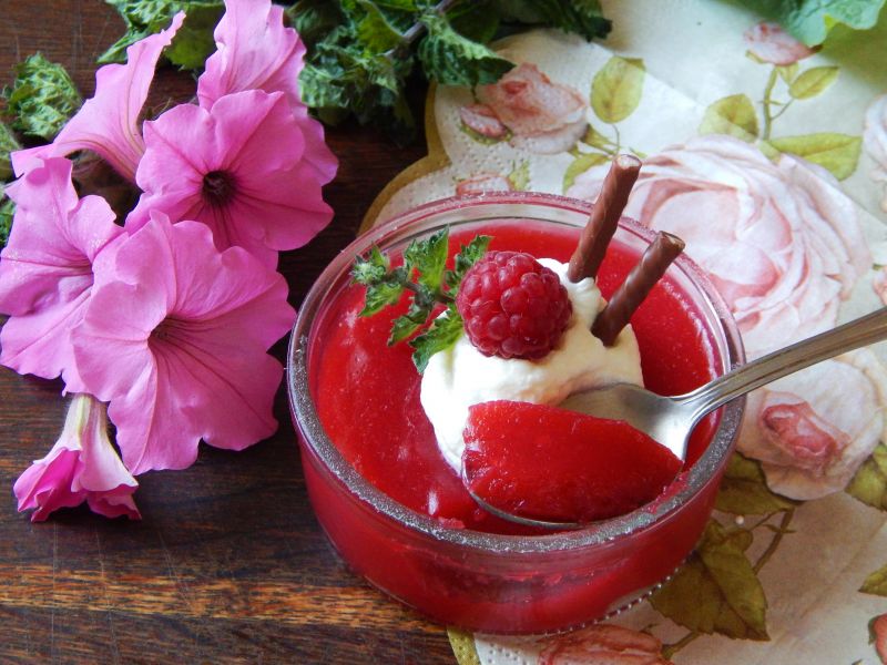 Domowy budyń malinowy