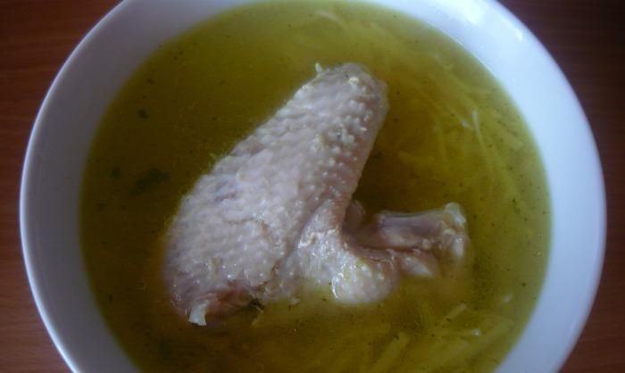 Domowy bulion z kurkumą Domowy bulion z kurkumą