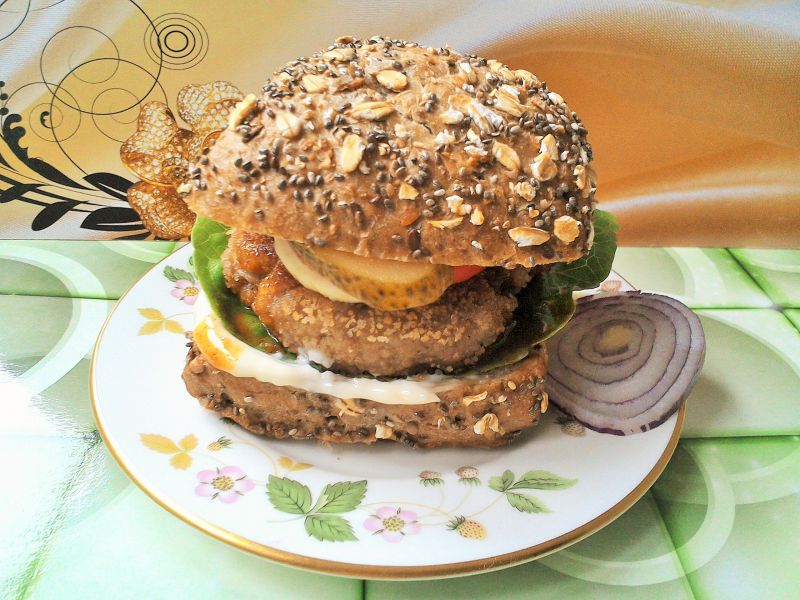 Domowy burger z selerem 