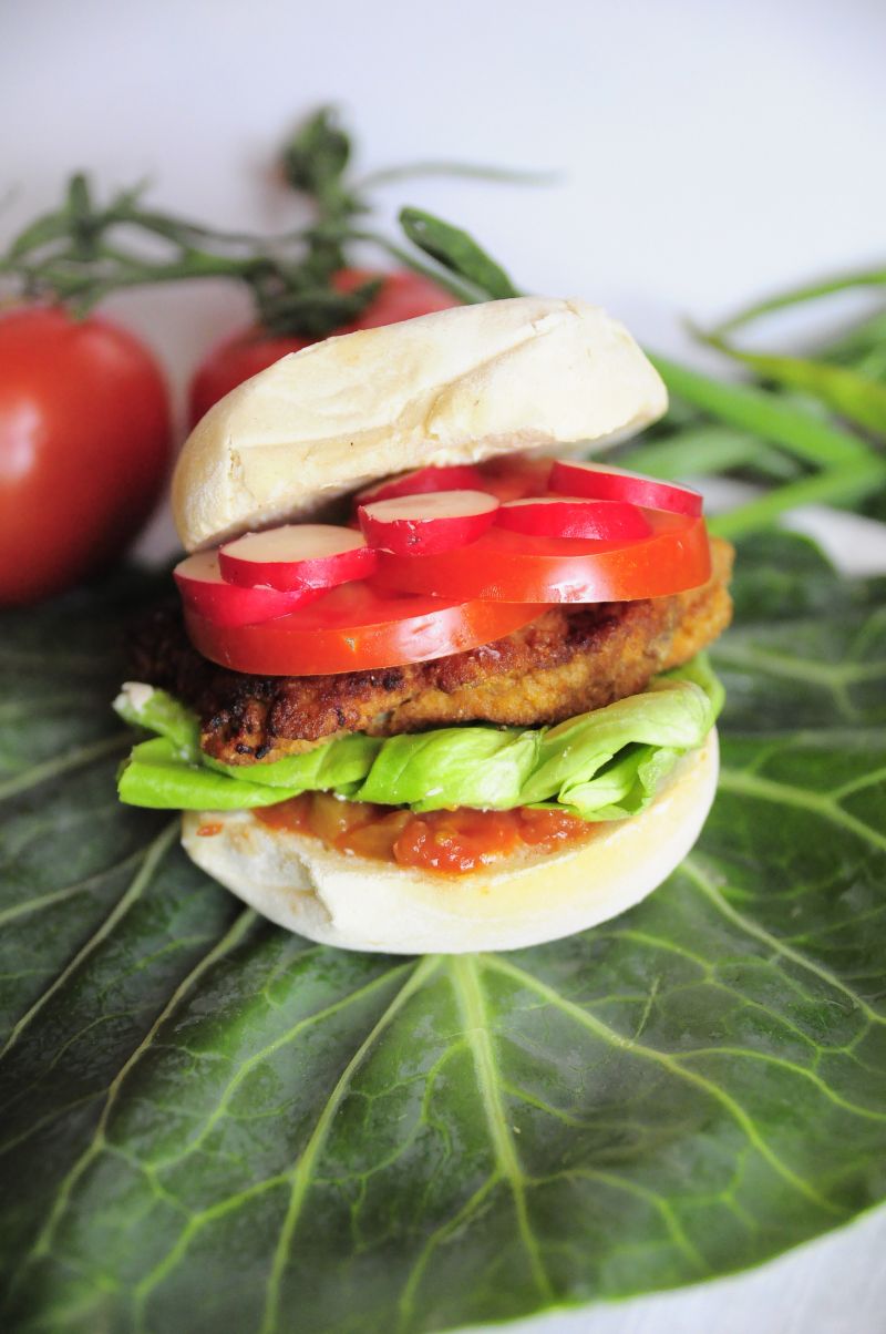 Domowy burger ze schabowym Domowy burger ze schabowym