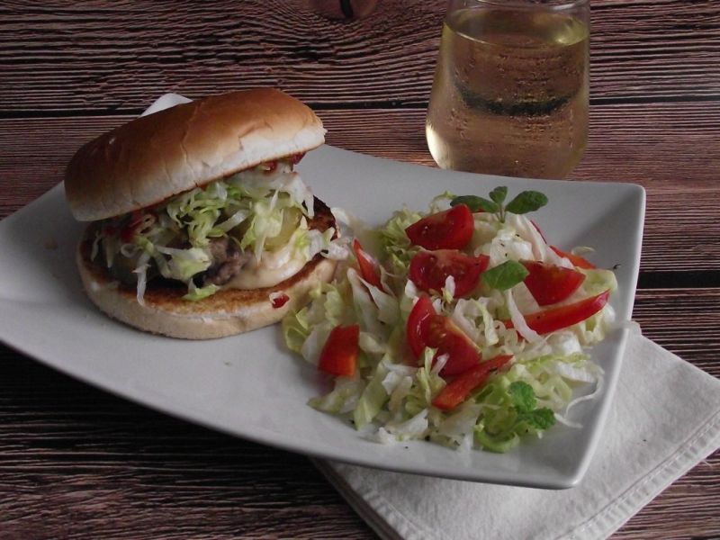 Domowy cheeseburger Domowy cheeseburger