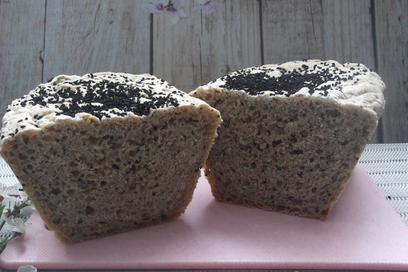 Domowy chleb z czarnuszką Domowy chleb z czarnuszką
