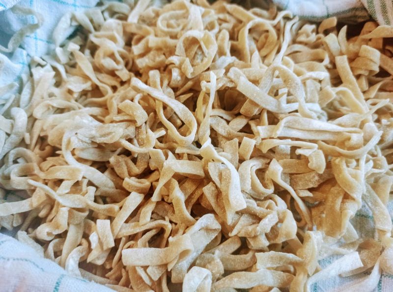 Domowy makaron bez jajek Domowy makaron bez jajek