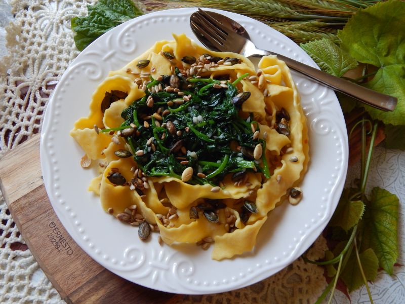 Domowy makaron pappardelle ze szpinakiem  Domowy makaron pappardelle ze szpinakiem