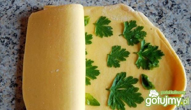 Domowy makaron z pietruszką