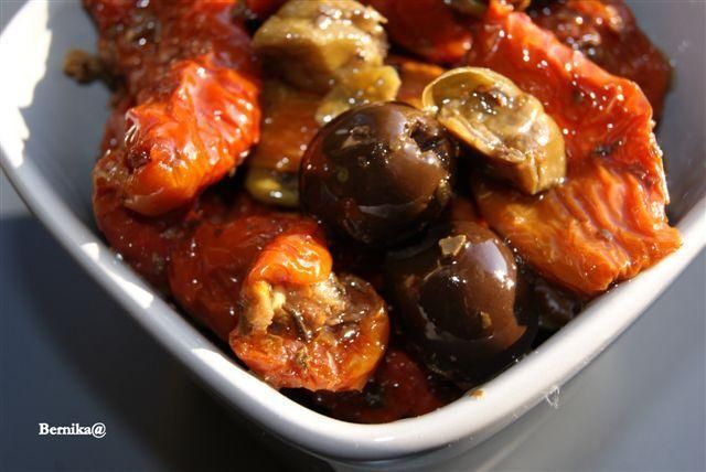 Domowy mix pomidory,oliwki i kapary Domowy mix pomidory,oliwki i kapary