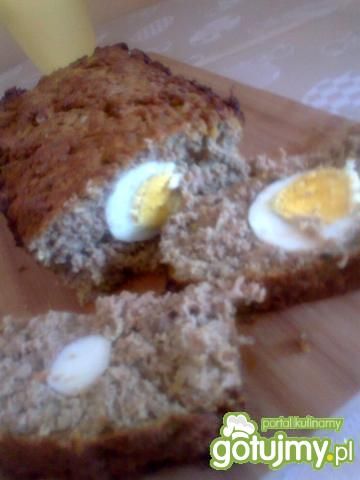 Domowy pasztet z gotowanym jajkiem 