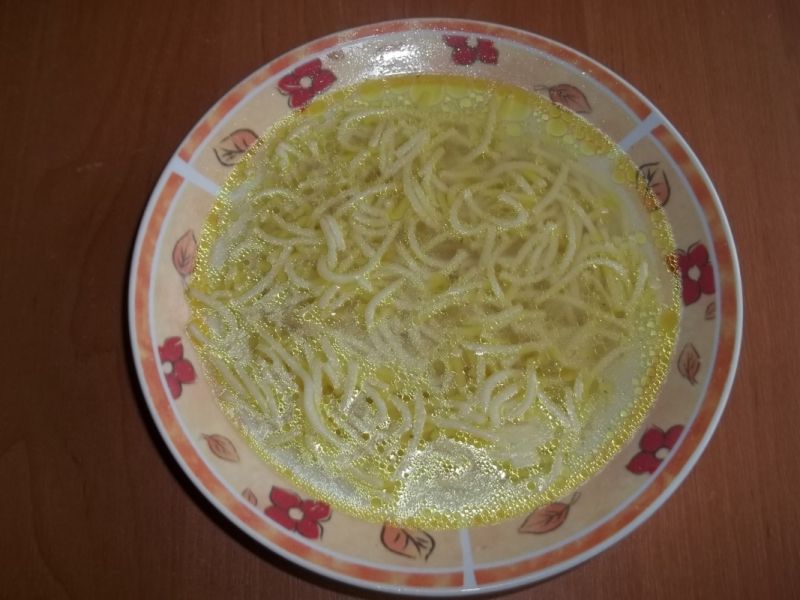 Domowy rosół z kury z makaronem Domowy rosół z kury z makaronem