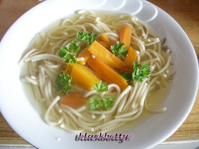 Domowy rosół z makaronem