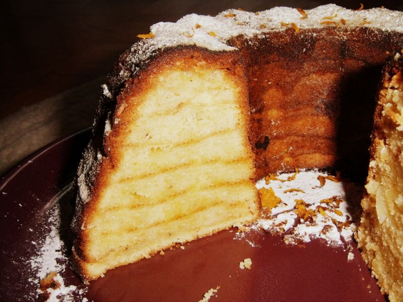 Domowy sękacz z nutą pomarańczy i orzechów