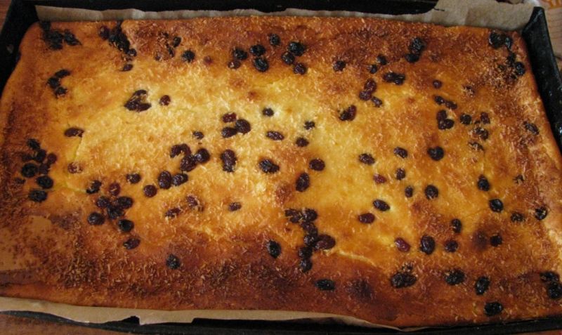 Domowy sernik z brzoskwiniami