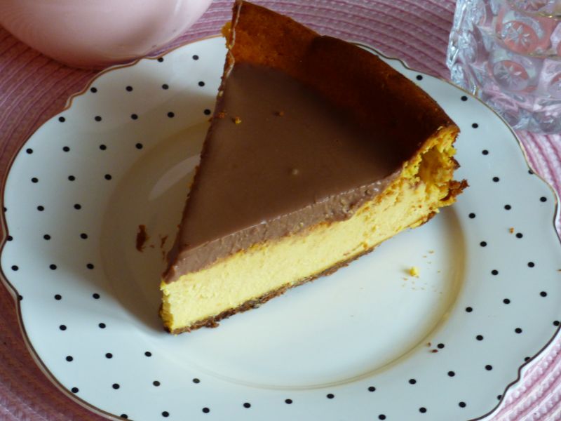 Domowy sernik z musem czekoladowym