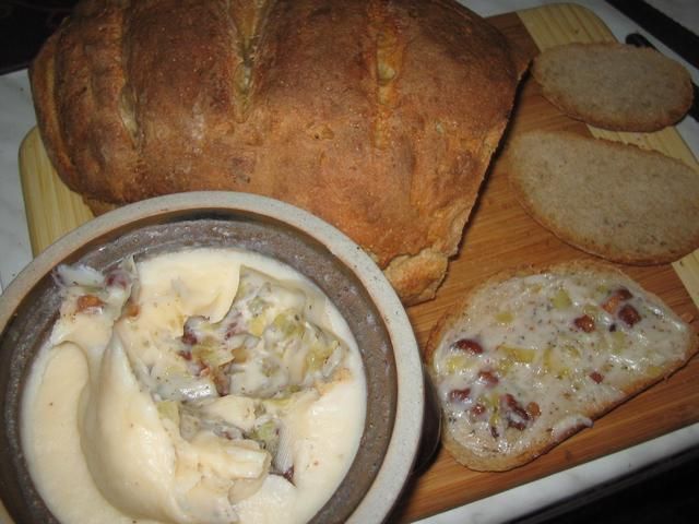 Domowy smalec z cebula i czosnkiem