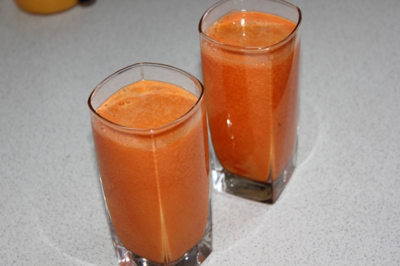 Domowy sok pomarańczowo-marchewkowy