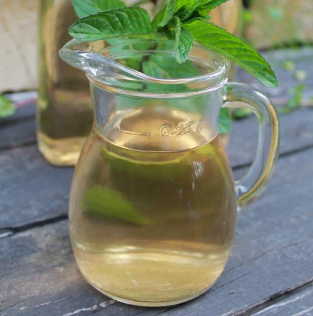 Domowy syrop miętowy Domowy syrop miętowy