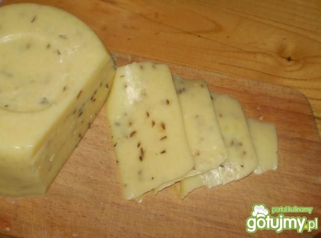 Domowy żółty ser z kminkiem Domowy żółty ser z kminkiem