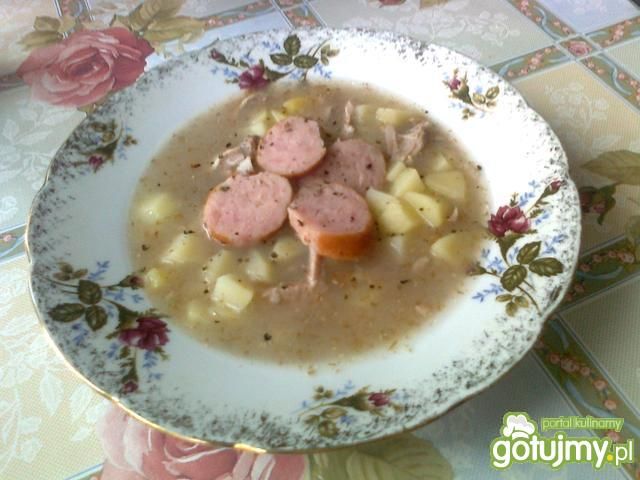 Domowy żurek z kiełbaską