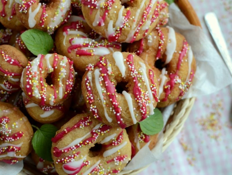 Donaty z kolorowym lukrem Donaty z kolorowym lukrem