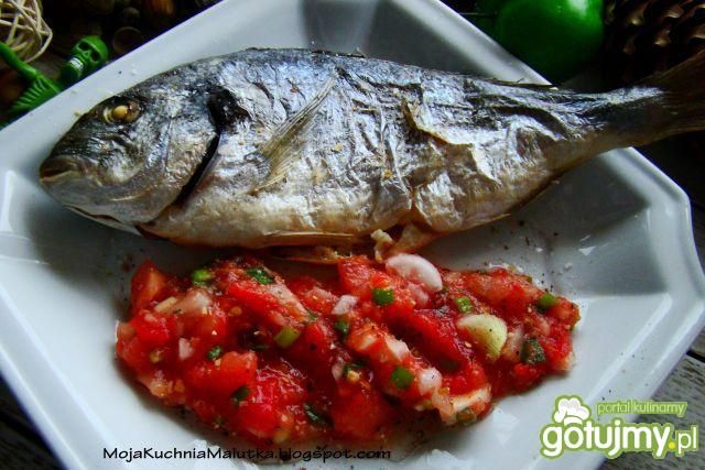 Dorada z dipem pomidorowym  Dorada z dipem pomidorowym