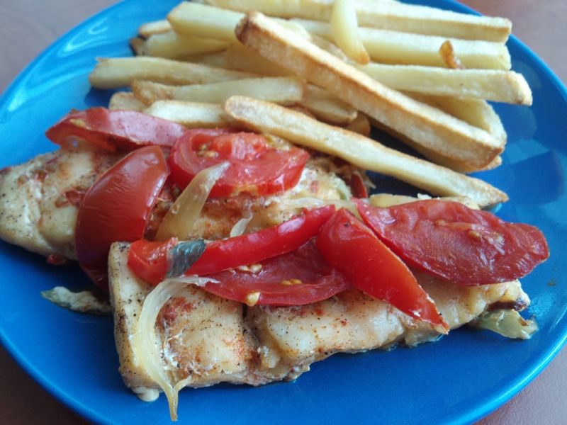 Dorsz pieczony z warzywami