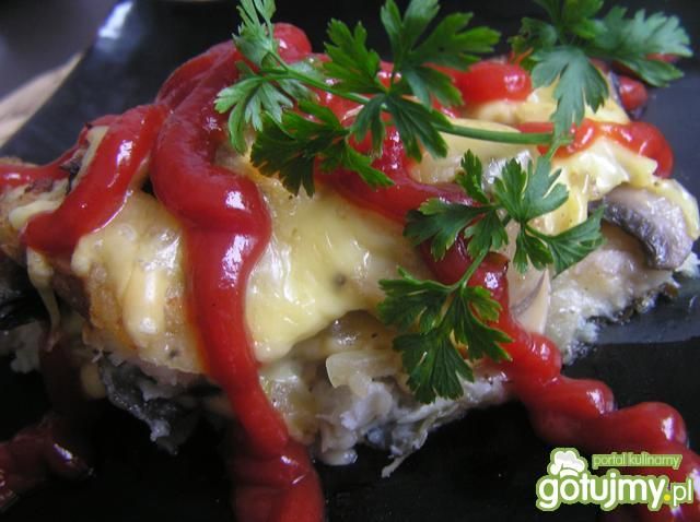 Dorsz pod pieczarkowo- serową pierzynką