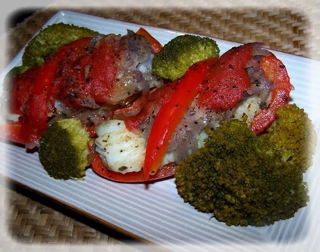 Dorsz w paprykowych miseczkach