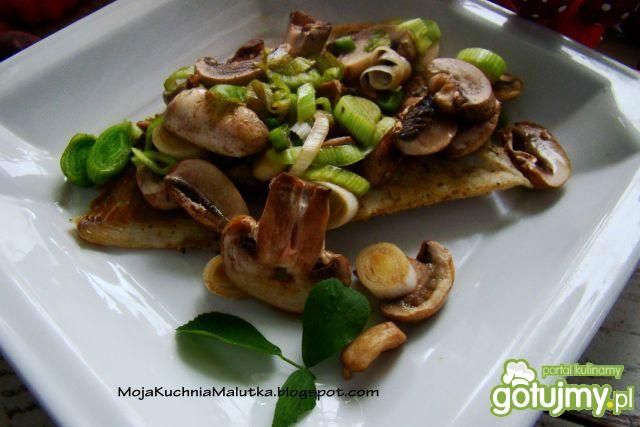 Dorsz w pieczarkach z porem 