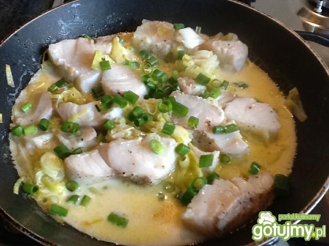 Dorsz w śmietance i porach Dorsz w śmietance i porach