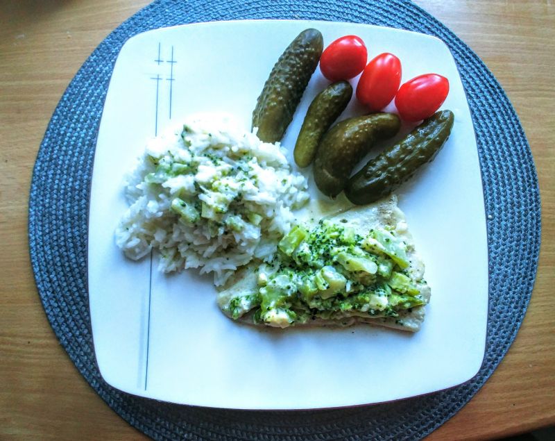 Dorsz w sosie serowo - brokułowym Dorsz w sosie serowo - brokułowym