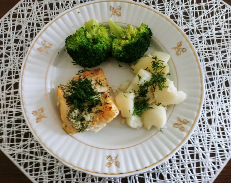 Dorsz w sosie śmietanowo-koperkowym