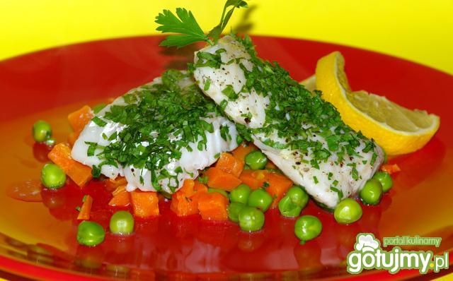 Dorsz z marchewką i groszkiem