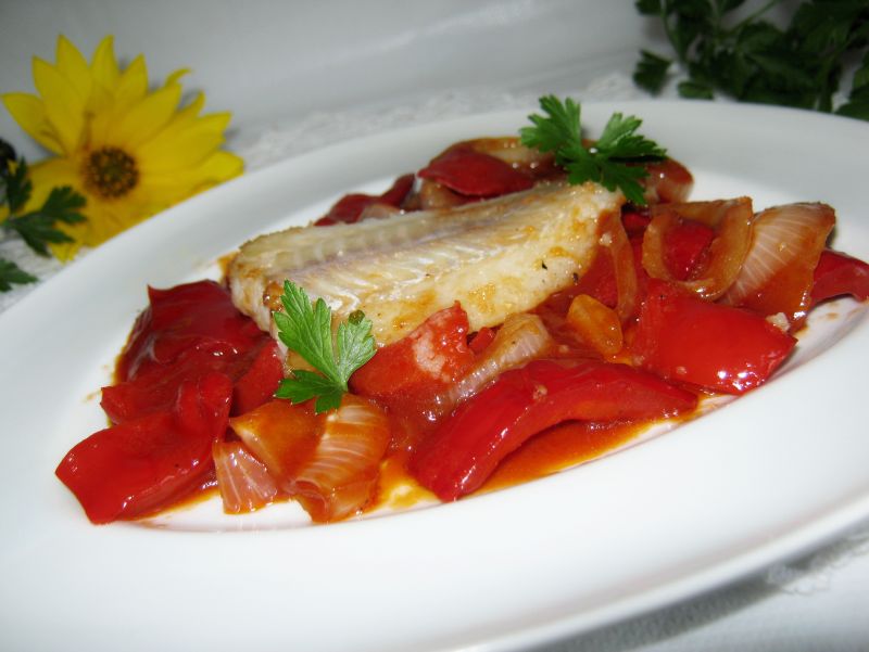 Dorsz z paprykowo ketchupowyn  sosie Dorsz z paprykowo ketchupowyn  sosie