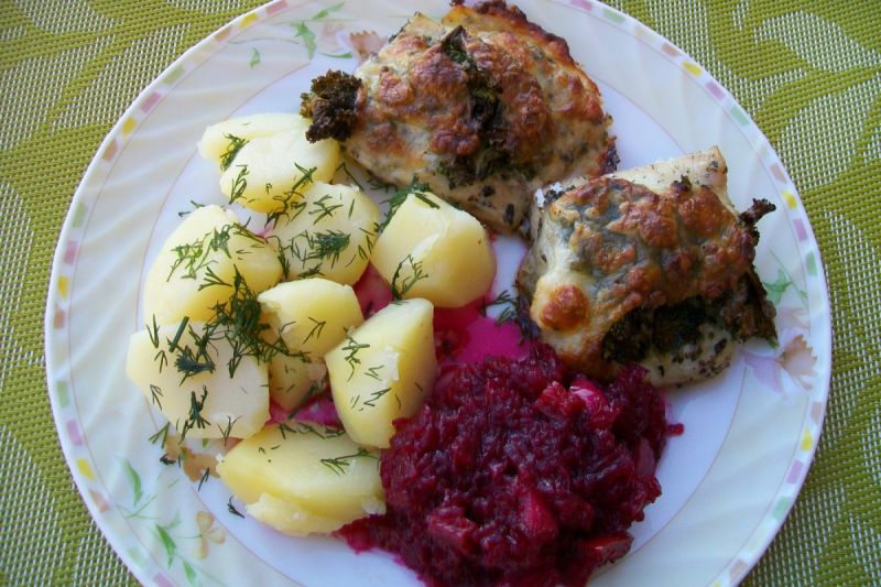 Dorsz zapiekany pod jarmużem i mozzarellą