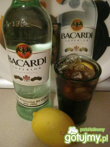 Drink bacardi z pepsi.
