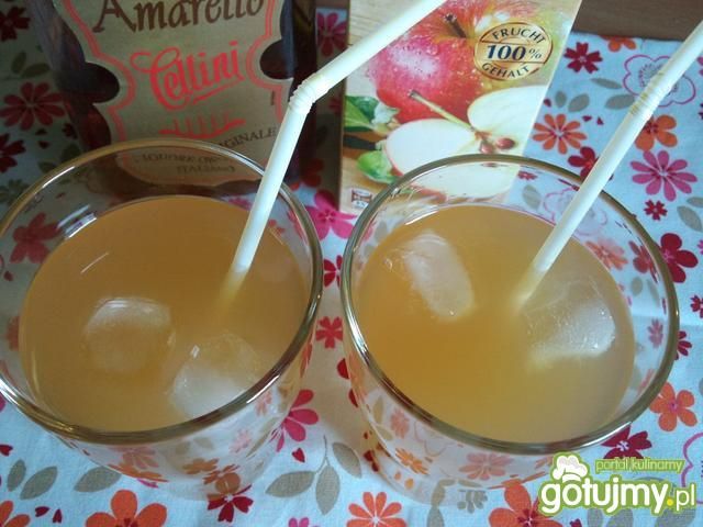 Drink herbaciany z amaretto