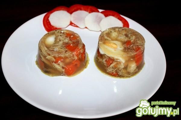 Drobiowa galareta z jajkiem