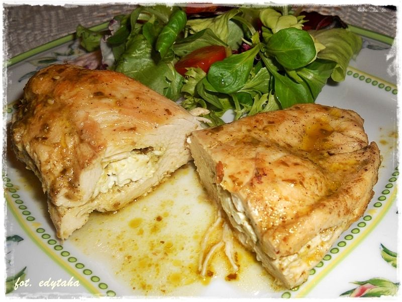 Drobiowa kieszonka z fetą i pesto Drobiowa kieszonka z fetą i pesto